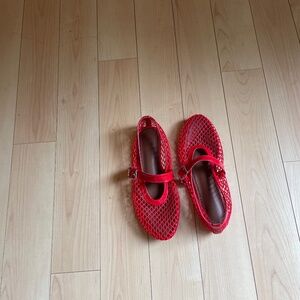 Red mesh flats